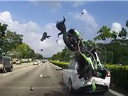 Clip: Vượt ẩu ôtô phía trước, biker “nhận quả đắng”