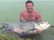 Clip: Cần thủ câu được cá hô 54 kg ở Thái Lan