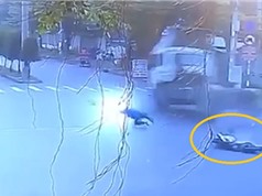 Clip: “Ớn lạnh” cảnh xe container tông xe máy khiến 3 người tử vong tại TPHCM