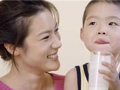 Dùng sữa tươi cho bé thế nào cho hợp lý
