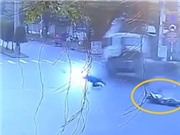 Container tông xe máy khiến 3 người tử vong tại TPHCM, Toyota Fortuner tông Taxi nát bét tại Đà Nẵng