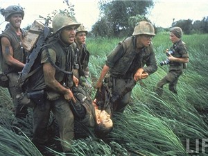 Ảnh màu hiếm lính Mỹ khổ sở trong chiến tranh Việt Nam