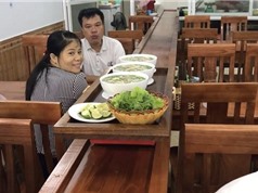 Quán phở lạ nhất Việt Nam: Điều khiển từ xa, phở tự chạy ra mời khách