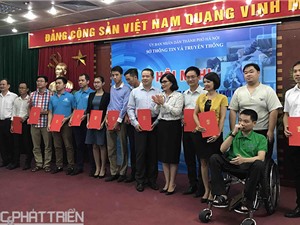 Hà Nội: Trao chứng nhận tiếp nhận 12 dự án khởi nghiệp 