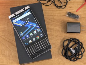 Clip: Mở hộp BlackBerry KeyOne chuẩn bị lên kệ ở Việt Nam