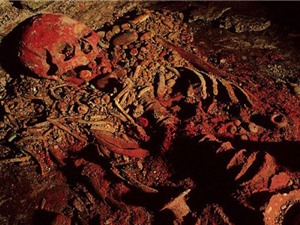 Phát hiện bộ xương 'Nữ hoàng Đỏ' của người Maya