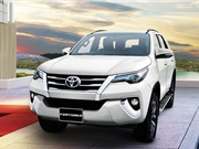 XE HOT NGÀY 4/9: Toyota Fortuner lần đầu tiên giảm giá, xe hatchback giá gần 86 triệu đồng