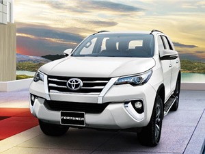 XE HOT NGÀY 4/9: Toyota Fortuner lần đầu tiên giảm giá, xe hatchback giá gần 86 triệu đồng