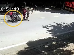 Clip: Xe máy tông gãy chân người qua đường tại Hà Giang 