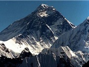 Đỉnh núi cao nhất thế giới Everest đang "lùn" đi?