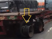 Clip: Xe container nổ lốp vẫn chạy “băng băng” trên đường