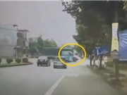 Clip: Xe tải kéo lê xe khách ở ngã tư Việt Trì, Phú Thọ