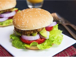 Clip: Tự làm hamburger cực dễ lại ngon như nhà hàng