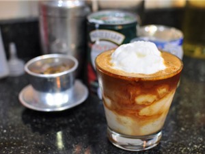 Clip: Cách pha chế cà phê nước cốt dừa ngon như ngoài quán