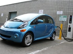 Bộ Công thương và Mitsubishi Motors hợp tác nghiên cứu ô tô điện