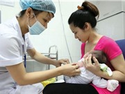 Tiêm miễn phí vaccin bại liệt cho trẻ