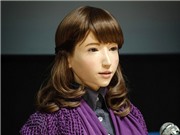 Nhật Bản: Robot giống hệt con người làm MC trên truyền hình