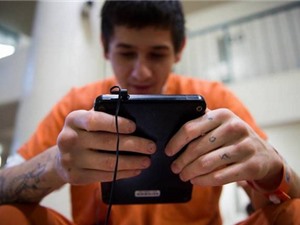 Mỹ phát miễn phí hơn 51.000 máy tính bảng cho tù nhân