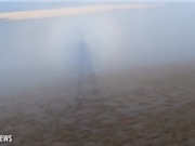 'Bóng ma' phát sáng đi giữa những đám mây ở Pháp