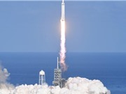 Space X phóng thành công tên lửa mạnh nhất thế giới Falcon Heavy vào vũ trụ