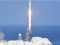 Space X phóng thành công tên lửa mạnh nhất thế giới Falcon Heavy vào vũ trụ