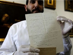 Thư viết tay của Einstein được đấu giá hơn 100.000 USD