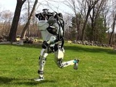 [Video] Robot mô phỏng người chạy bộ trong công viên