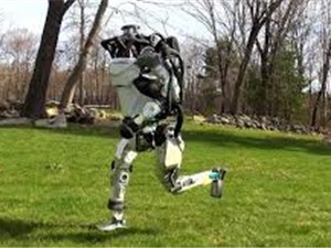 [Video] Robot mô phỏng người chạy bộ trong công viên