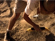 Сác nhà khảo cổ Israel tìm thấy trong hang những chiếc bình 2000 năm tuổi