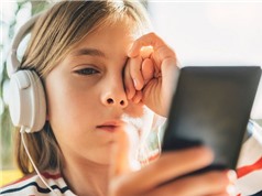Nghiên cứu: Trẻ em không suốt ngày "dán mắt" vào màn hình điện thoại sẽ tư duy tốt hơn