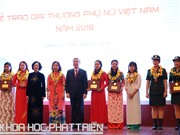 Hai nhà khoa học nhận Giải thưởng Phụ nữ Việt Nam 2018
