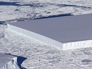 Tìm thấy một tảng băng trôi hình chữ nhật ở Nam Cực