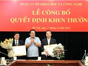 Trao khen thưởng nhân 70 năm ngày truyền thống đảng ủy Khối các cơ quan Trung ương