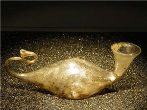 Câu chuyện về loại thủy tinh không thể vỡ thời La Mã cổ đại