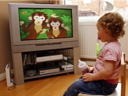 Trẻ em xem tivi, máy tính nhiều có nguy cơ bị béo phì, tăng động