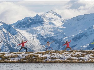 Tập yoga tại công sở giúp nhân viên bớt căng thẳng