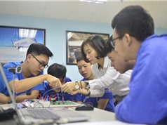 Giờ thực hành ở PTN Hàng không đầu tiên trong trường đại học Việt Nam