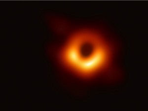 Bức ảnh lỗ đen đầu tiên trong lịch sử