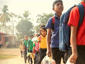 Ngôi trường Ấn Độ nhận rác thải thay học phí, ‘trả lương’ cho học sinh
