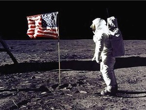 NASA sẽ đưa nữ phi hành gia lên Mặt trăng trong năm 2024