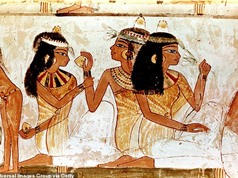 Tái tạo nước hoa của Nữ hoàng Ai Cập từ công thức 2000 năm tuổi