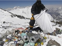 Người leo núi Everest bị cấm mang theo đồ nhựa dùng một lần