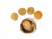 Phát hiện những đồng tiền vàng 1.200 năm tuổi tại Israel