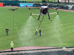 Khử trùng sân vận động bằng drone