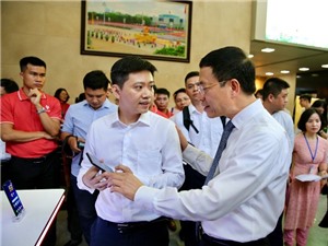 VinSmart công bố mẫu điện thoại thông minh 5G đầu tiên của Việt Nam, tốc độ cao gấp gần 8 lần 4G