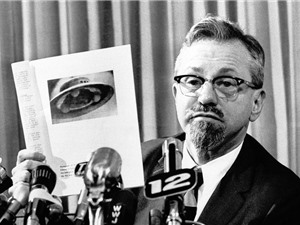 J. Allen Hynek: Nhà thiên văn đầu tiên phân loại UFO