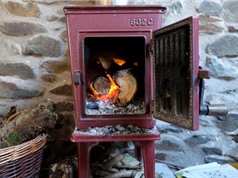 Tránh đốt gỗ để sưởi ấm, các nhà khoa học Anh cảnh báo