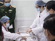 Việt Nam bắt đầu tiêm mũi 2 vắcxin COVID-19 liều 25mcg cho 3 người