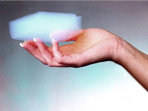 Samuel Kistler sáng tạo vật liệu rắn siêu nhẹ aerogel