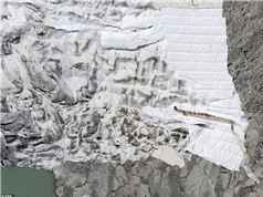 [Video] “Đắp chăn” bảo vệ sông băng khỏi tan chảy do biến đổi khí hậu